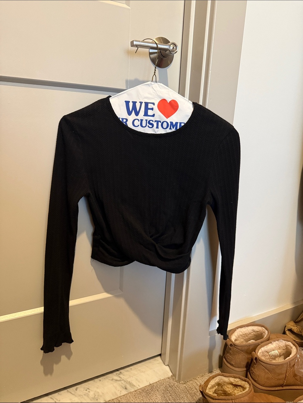Moon River Black Long-Sleeve Twist Hem Top